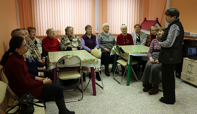 "Красною кистью рябина зажглась, падали листья я родилась"