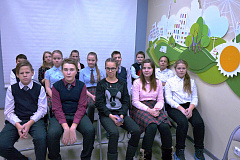 "В каждом новом доме, в каждой новой песне помните ушедших в битву за Москву!"